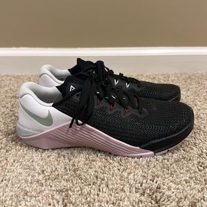 Nike Metcon 5 Womens Size 7 Shoes Black Pink White Athletic Training Sneakers